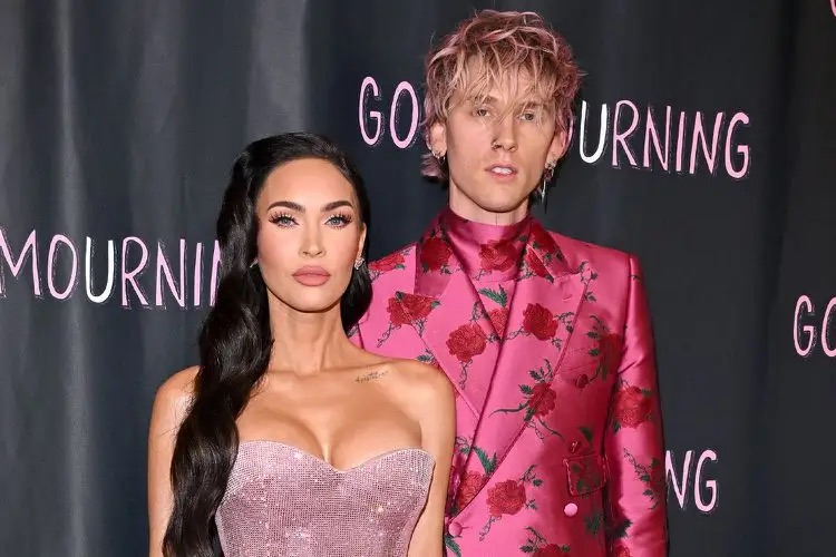 Machine Gun Kelly Gets Emotional Over Newborn Daughter at AMAs 2025