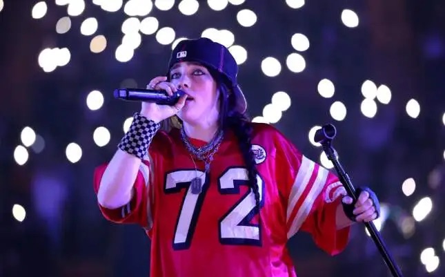 Billie Eilish Dominates AMA 2025 as Taylor Swift’s Absence Leaves Fans Disappointed