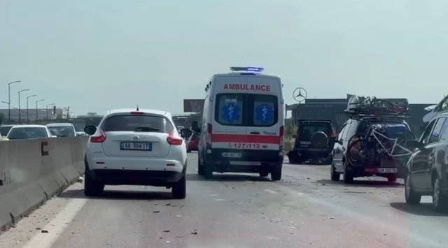 I FUNDIT/ Aksident i rëndë në Durrës, përplasen “kokë më kokë” 8 automjete
