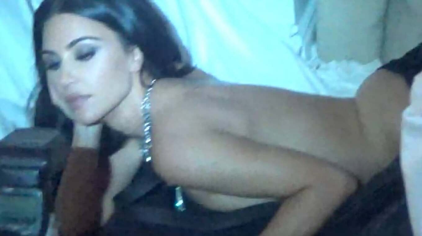 Half-Dressed, Kim Kardashian Sets the Internet on Fire with Provocative Bedside Photos: “2AM in…”