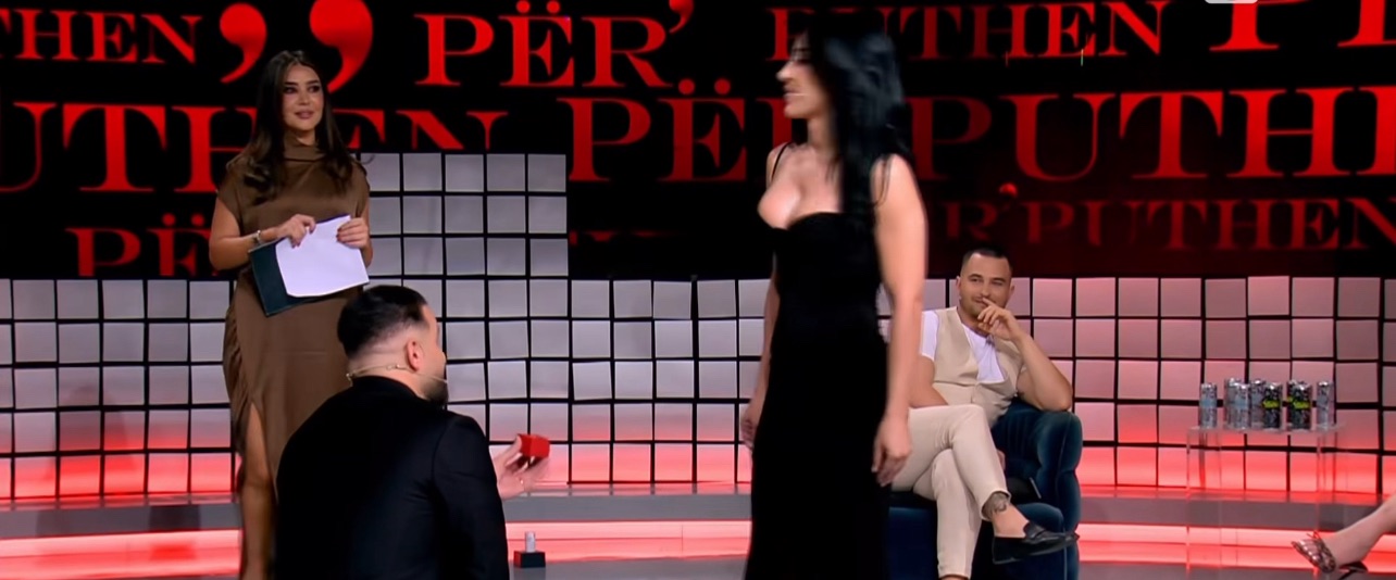“Skena që s’e priste askush në Për’puthen – Albi i propozon në gjunjë, por ajo bën diçka që la të gjithë pa fjalë!”