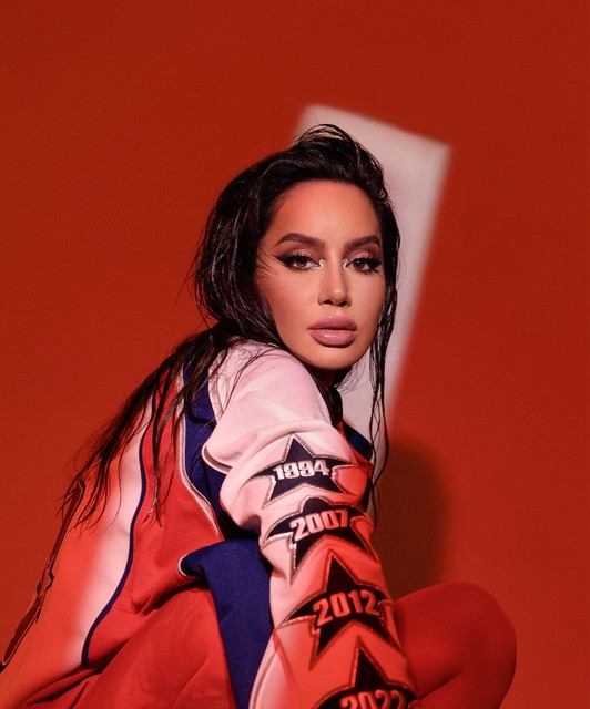 DAFINA ZEQIRI BËHET NËNË PËR HERË TË PARË