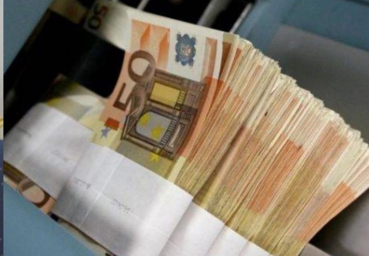 Roja nga Elbasani gjen çantën me 3 mijë euro, gjesti i tij i mirë e lë të zhgënjyer përjetë