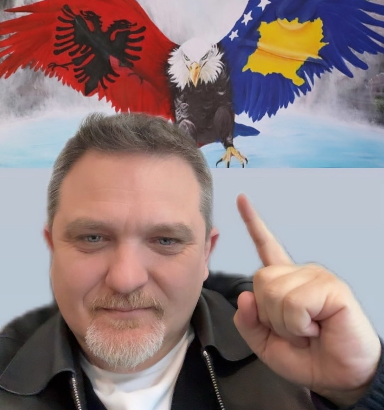“Ai tregoi një sekret që ia la amanet i ati… Julian Deda habit: Ja kush eshte VIP-i qe i kapte femrat ne BLLOK ne komunizem