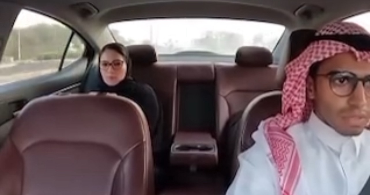 🖤 “Djali im ra në pishinë, fytyra i ishte bërë blu…” – Shoferi i taksisë dëgjon bisedën që s’e harroi kurrë! Pasagjerja shpërthen në lot… ( Video )