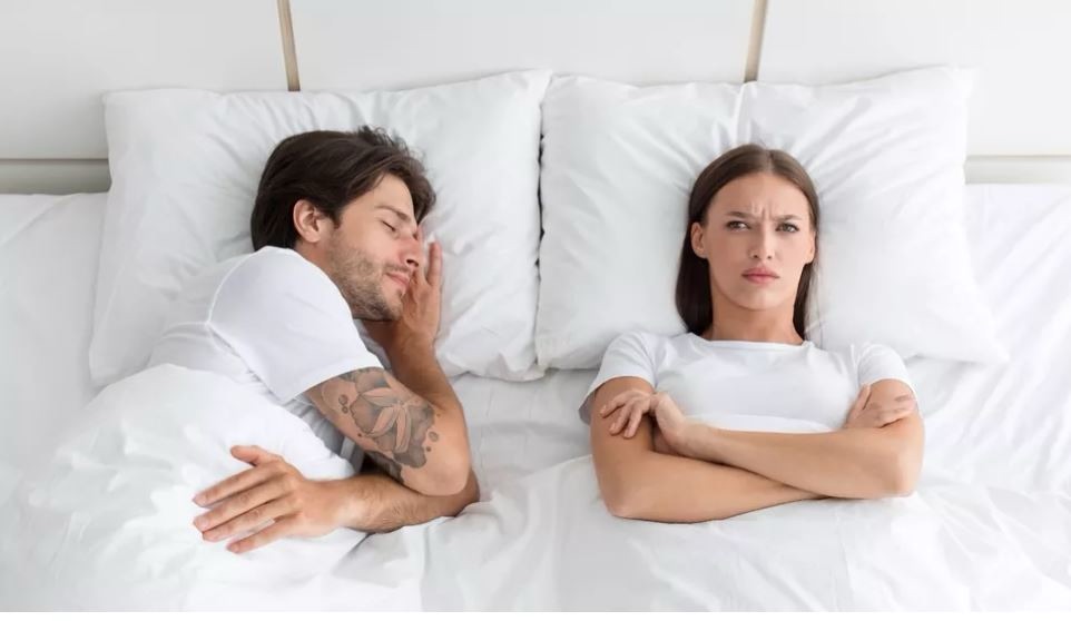 Gjumi në dhoma të ndara: Sekreti i një marrëdhënieje më të fortë?