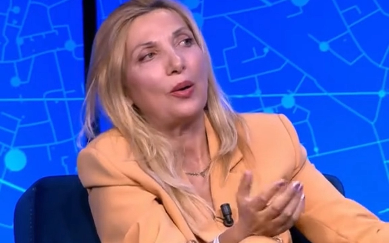 🧠 “Macokët bëjnë më shumë s*ks se njerëzit, – Mimoza Ahmeti ‘shkund’ Grida Dumën në mes të studios live ( LIVE )