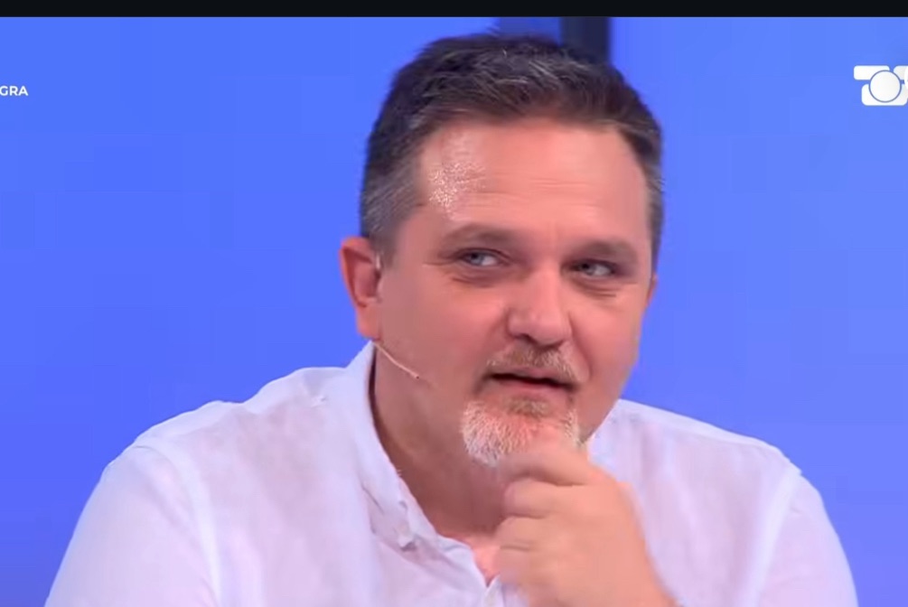 🟠 Jul Deda rrëfen pa doreza: Ja si u njoha me gruan time! E pashë nga mbrapa, më pëlqyen vithet – pastaj thashë “prit …