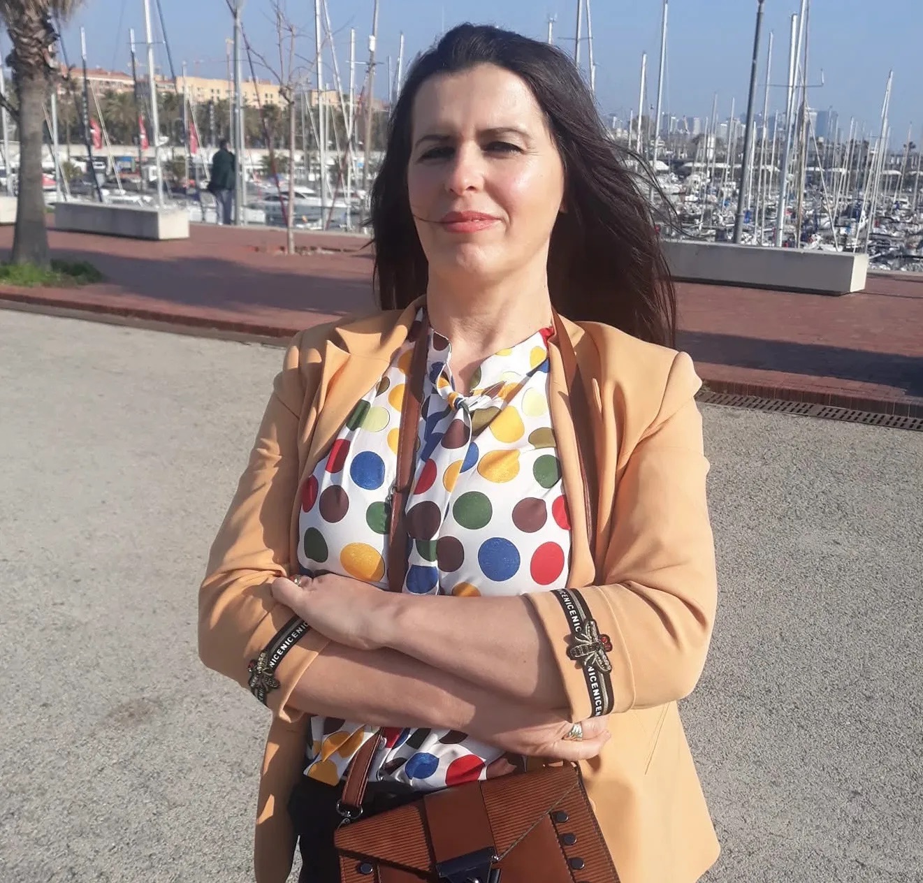 U qëllua 7 herë me thikë nga djali i saj – kjo është drejtoresha që tronditi Maqellarën! Sbulohet arsyeja e sulmit (detajet)