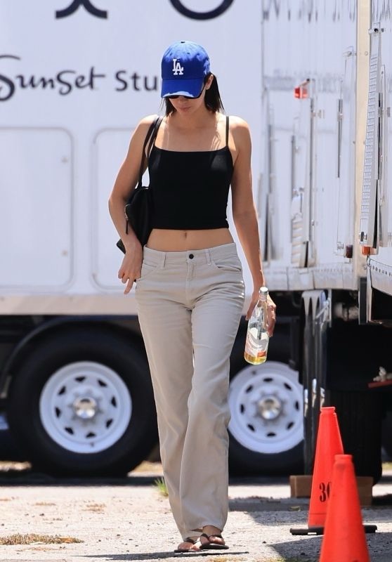 Kendall Jenner’s Pasadena Look Proves Less Is More