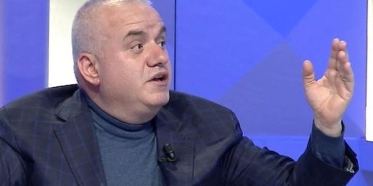 Vendim i papritur! Gazetari Artan Hoxha shpallet “Non Grata”, dhe i ndalohet hyrja në…